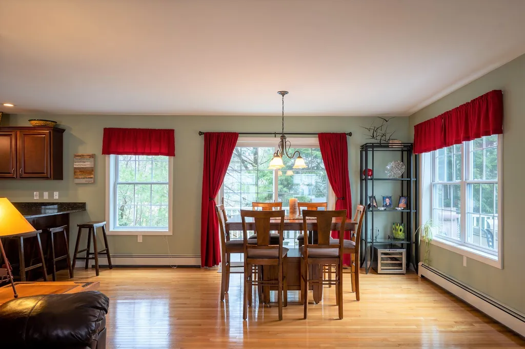 32 Jay Way Rochester NH 03868