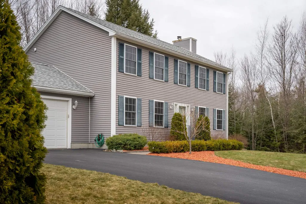 32 Jay Way Rochester NH 03868