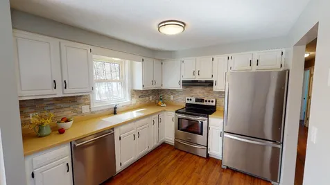 12 Columbine Place Concord NH 03303