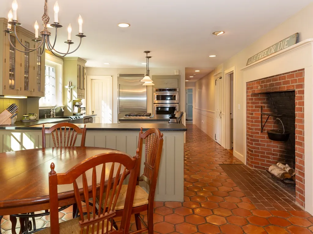 114 Tidewater Farm Road Stratham NH 03885
