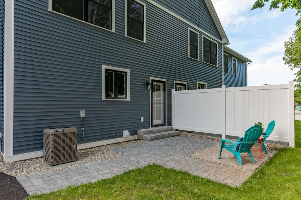 81 Thornton Street Portsmouth NH 03801
