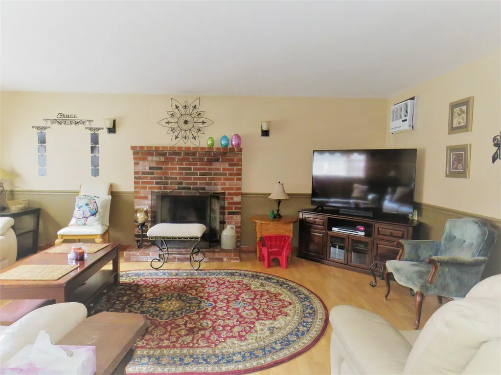 51 Forest Street Londonderry NH 03053