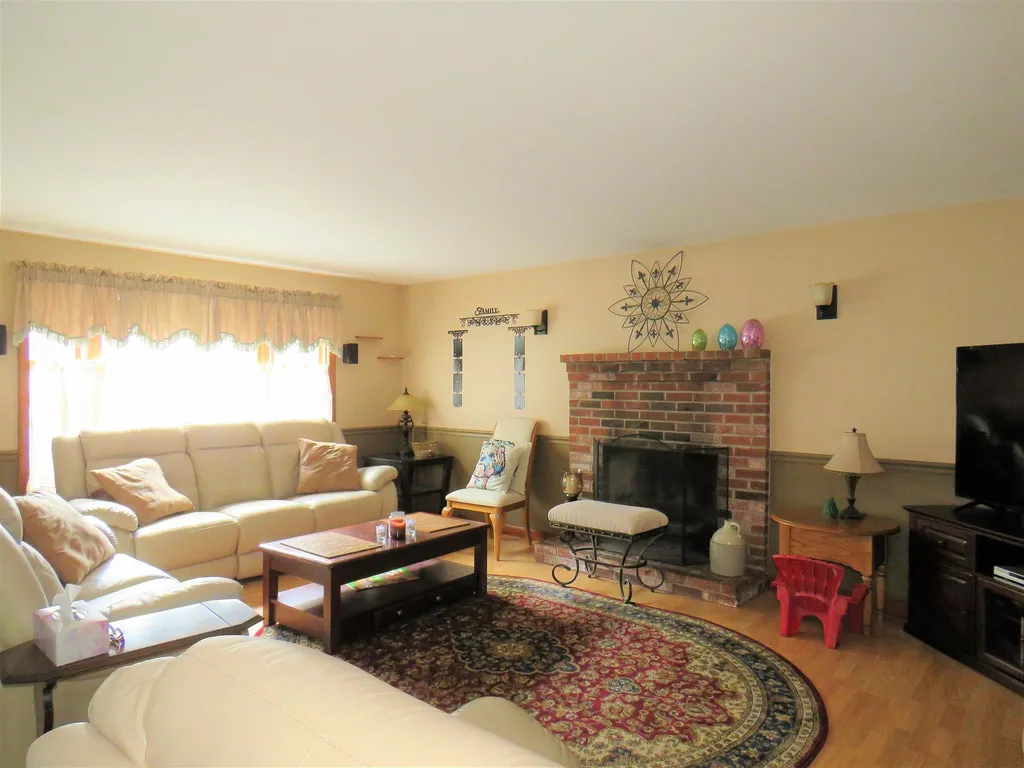 51 Forest Street Londonderry NH 03053
