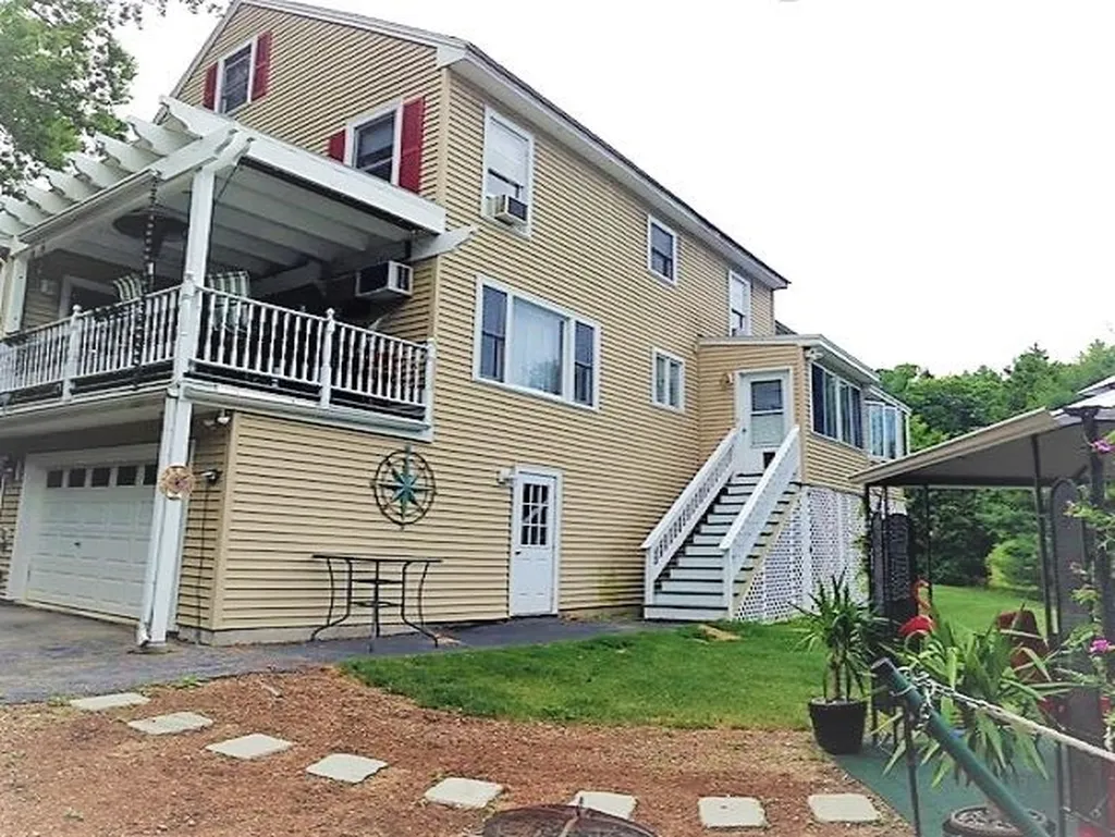 51 Forest Street Londonderry NH 03053