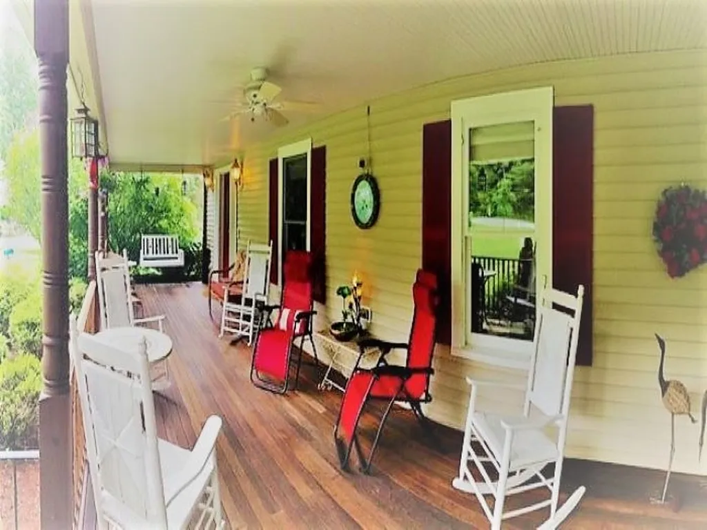 51 Forest Street Londonderry NH 03053