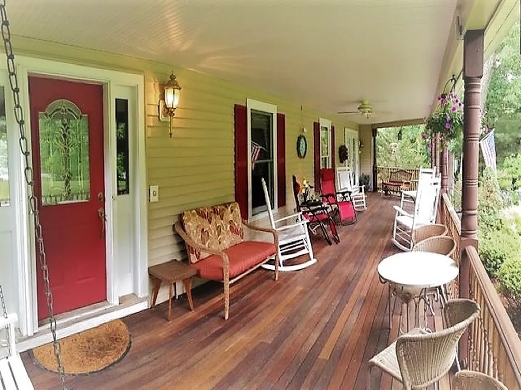 51 Forest Street Londonderry NH 03053