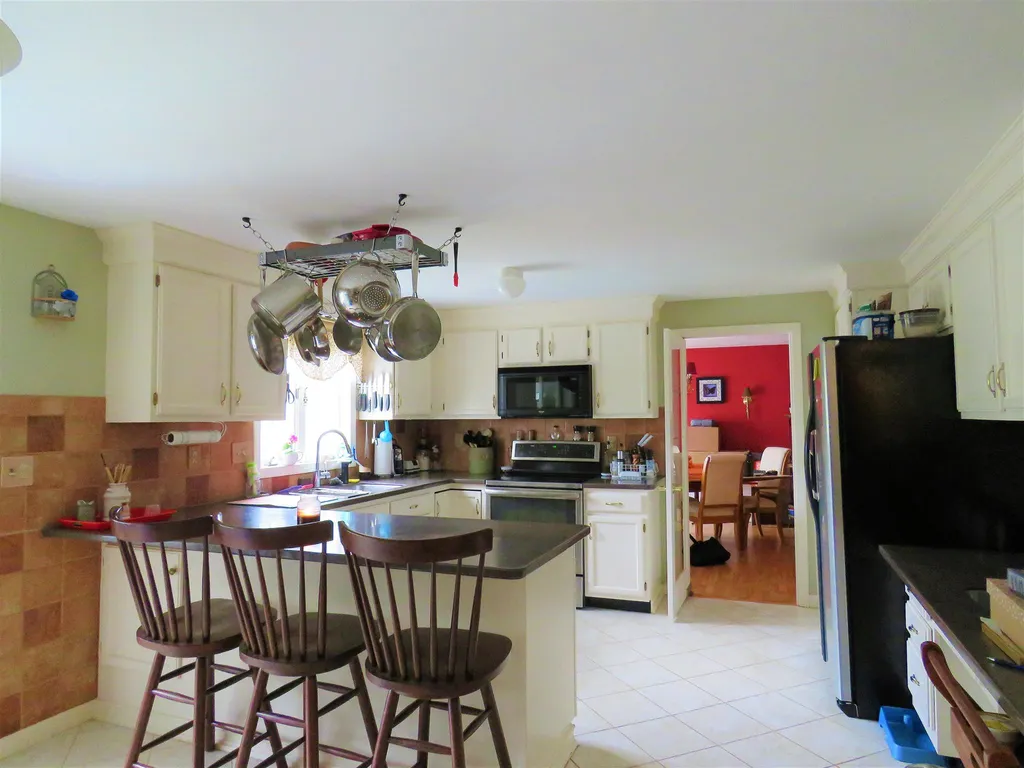 51 Forest Street Londonderry NH 03053