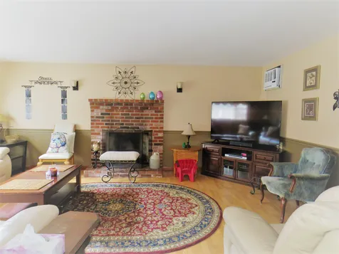 51 Forest Street Londonderry NH 03053