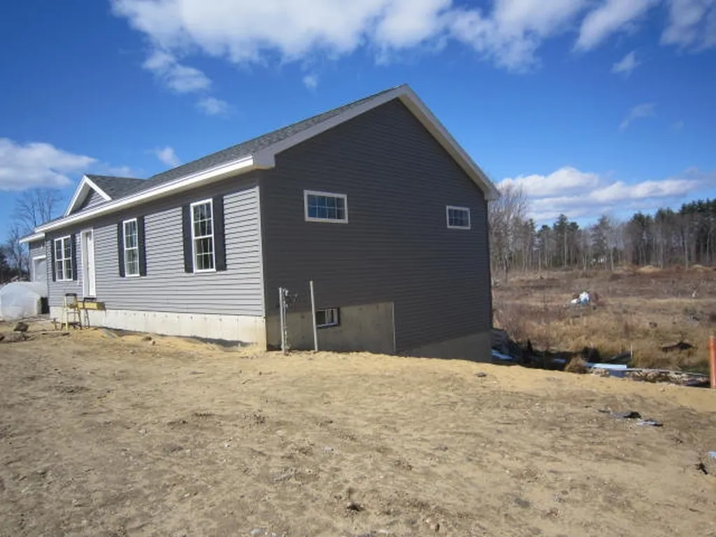 11 Carole Court Rochester NH 03868