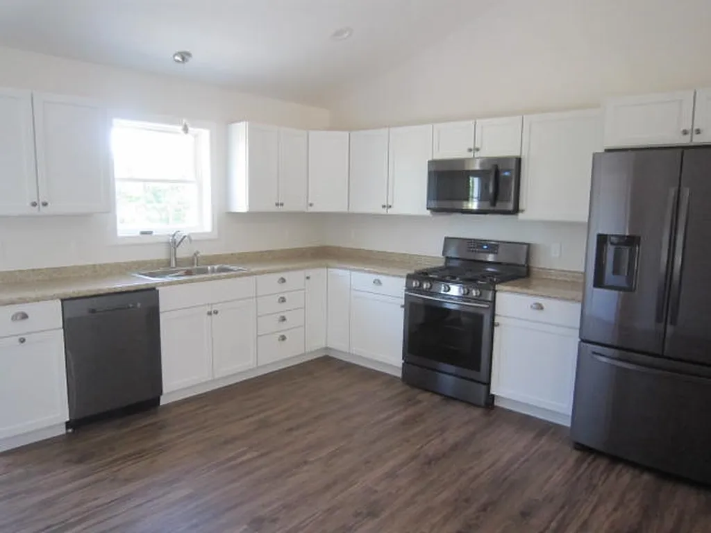11 Carole Court Rochester NH 03868