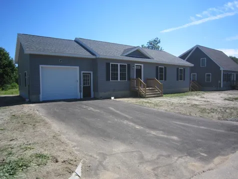 11 Carole Court Rochester NH 03868