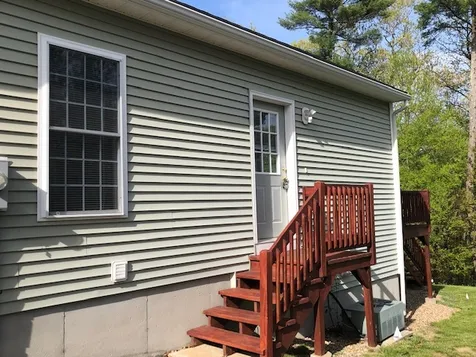 19 Stirling Avenue Hooksett NH 03106