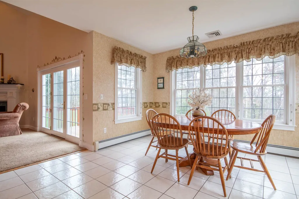 17 Premier Drive Londonderry NH 03053