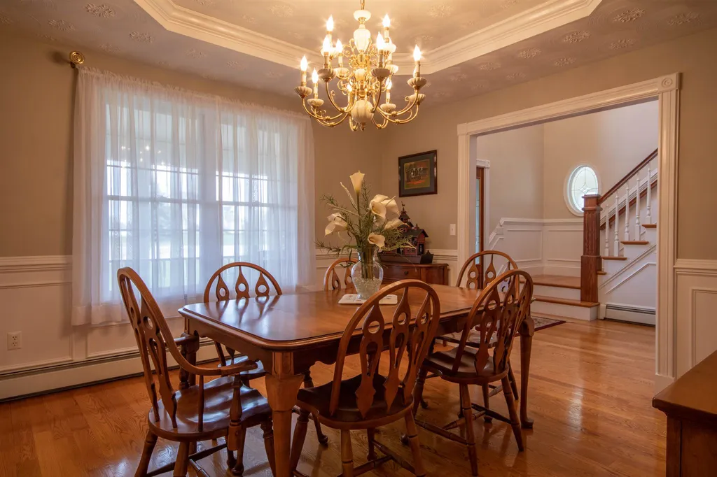 17 Premier Drive Londonderry NH 03053