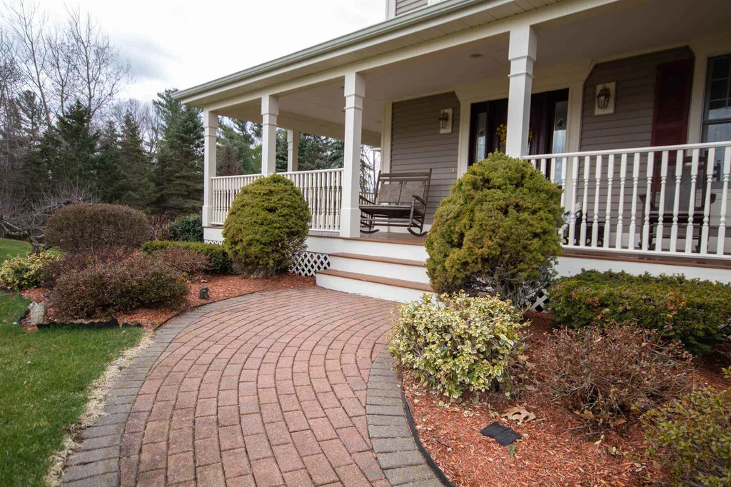 17 Premier Drive Londonderry NH 03053