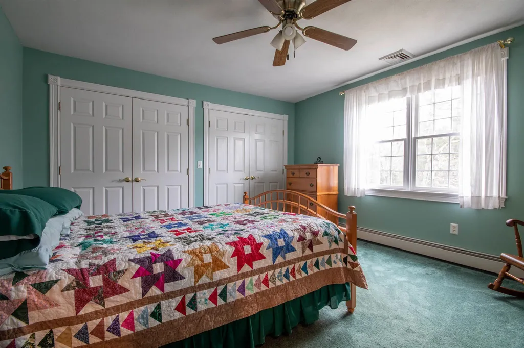 17 Premier Drive Londonderry NH 03053