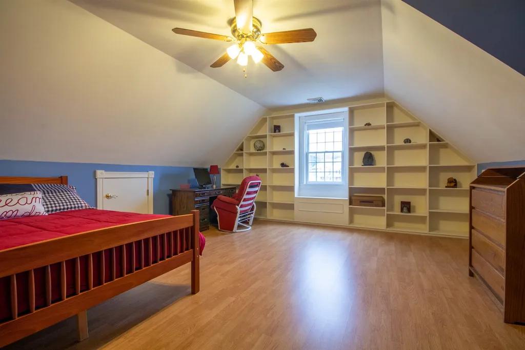 17 Premier Drive Londonderry NH 03053