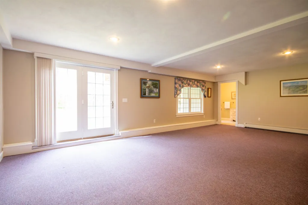 17 Premier Drive Londonderry NH 03053