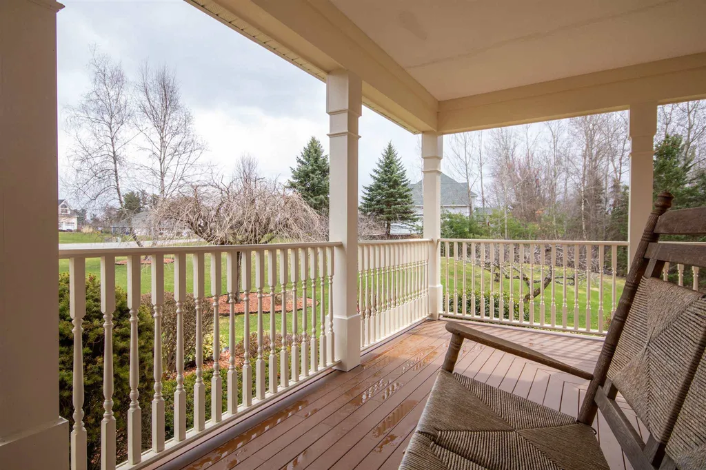 17 Premier Drive Londonderry NH 03053