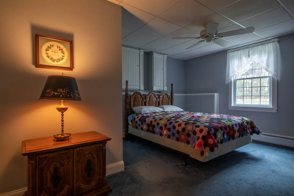 17 Premier Drive Londonderry NH 03053
