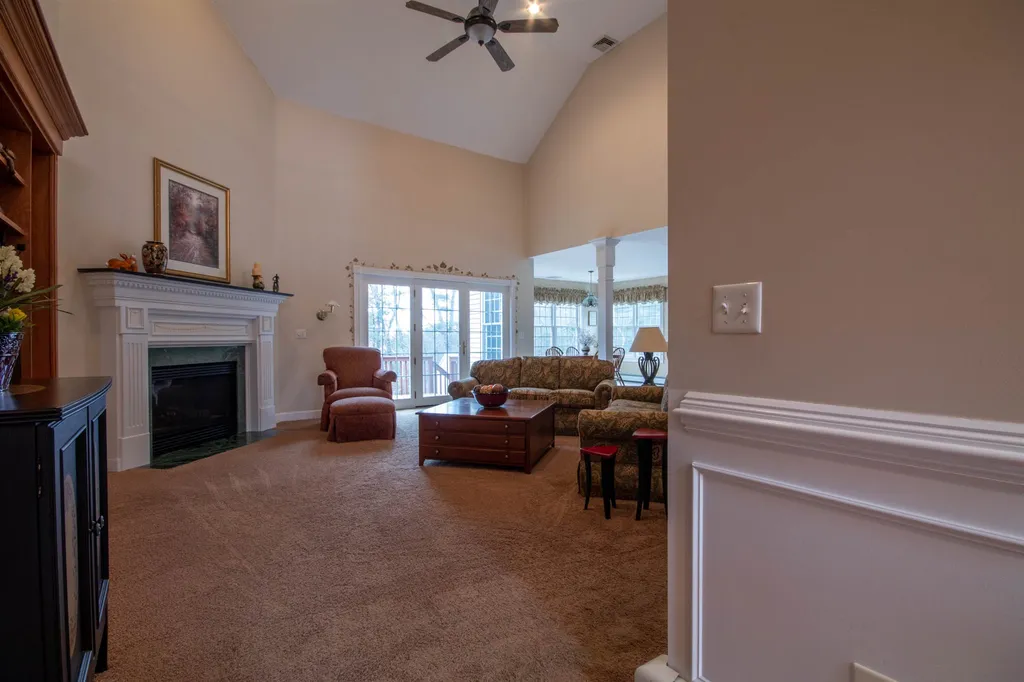 17 Premier Drive Londonderry NH 03053