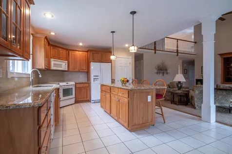 17 Premier Drive Londonderry NH 03053