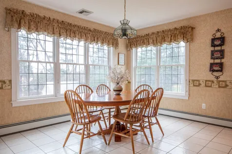 17 Premier Drive Londonderry NH 03053