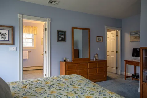 17 Premier Drive Londonderry NH 03053