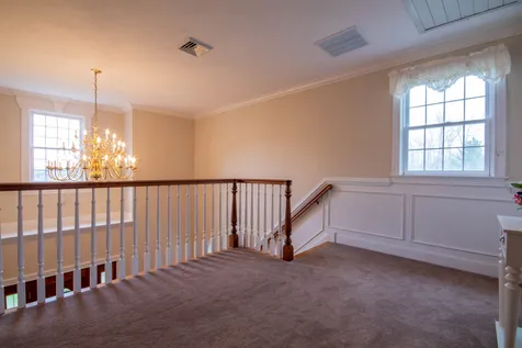 17 Premier Drive Londonderry NH 03053