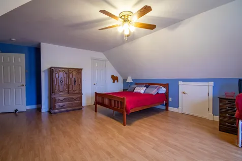 17 Premier Drive Londonderry NH 03053