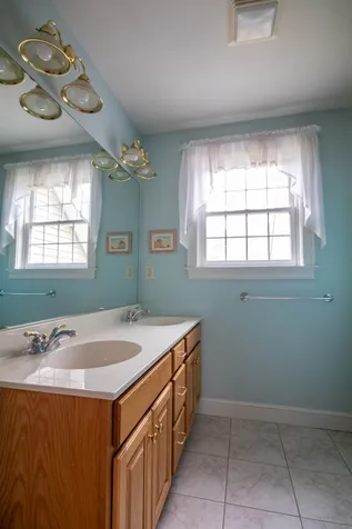 17 Premier Drive Londonderry NH 03053