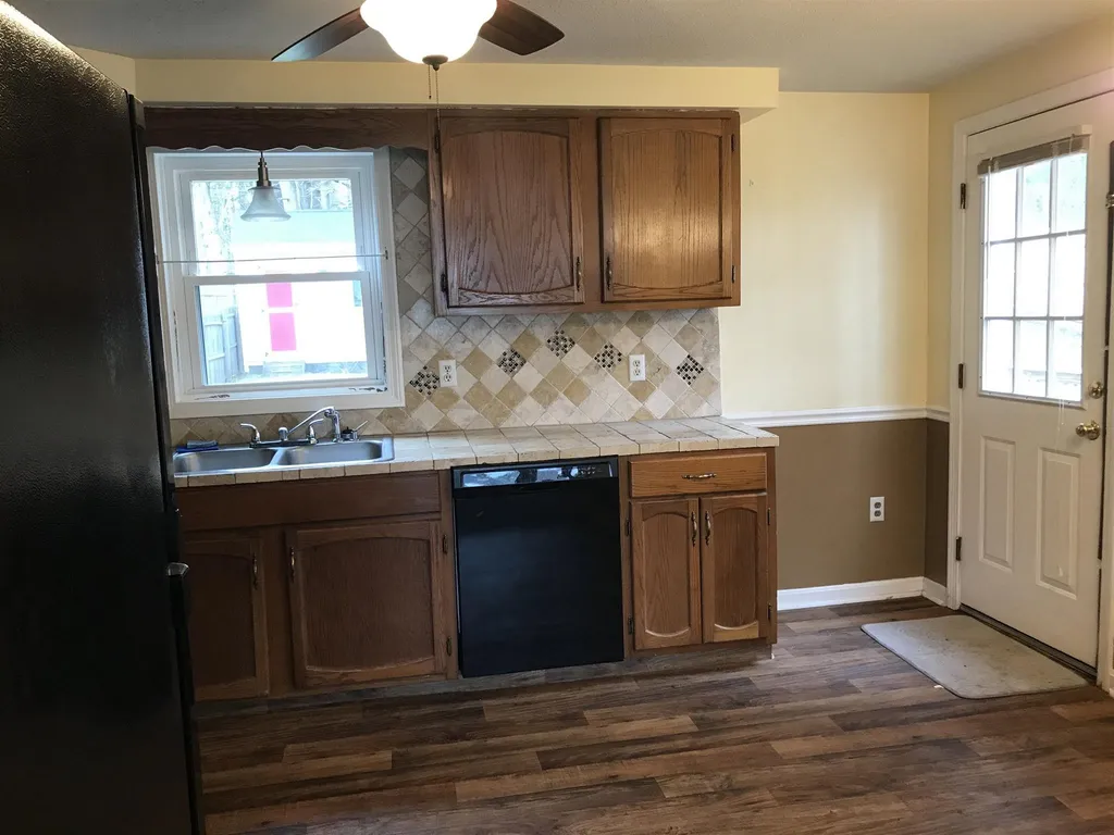 4r Sunnyside Lane Derry NH 03038