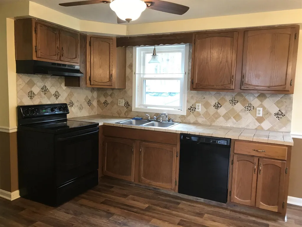 4r Sunnyside Lane Derry NH 03038