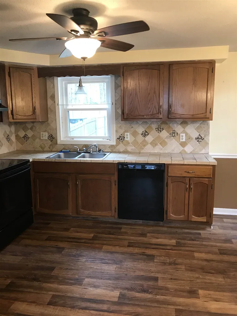 4r Sunnyside Lane Derry NH 03038