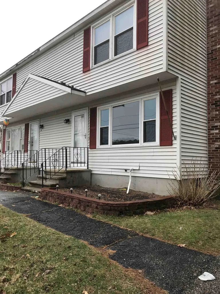 4r Sunnyside Lane Derry NH 03038
