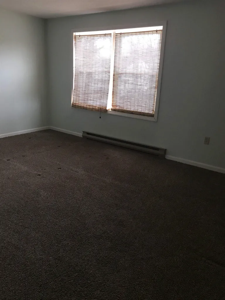 4r Sunnyside Lane Derry NH 03038