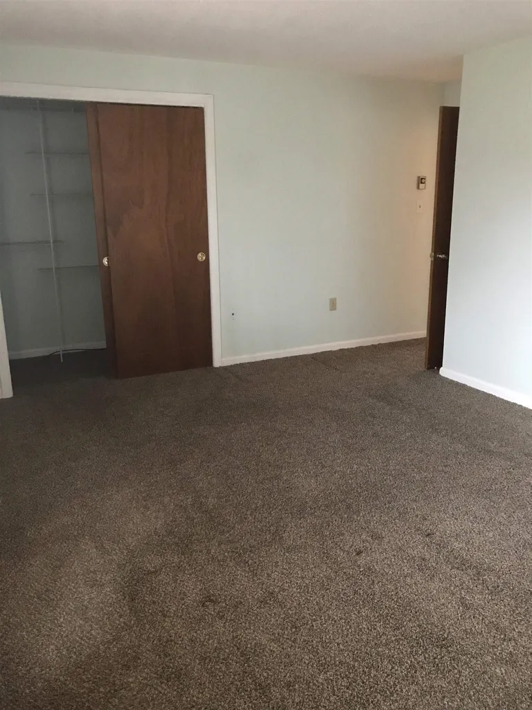 4r Sunnyside Lane Derry NH 03038