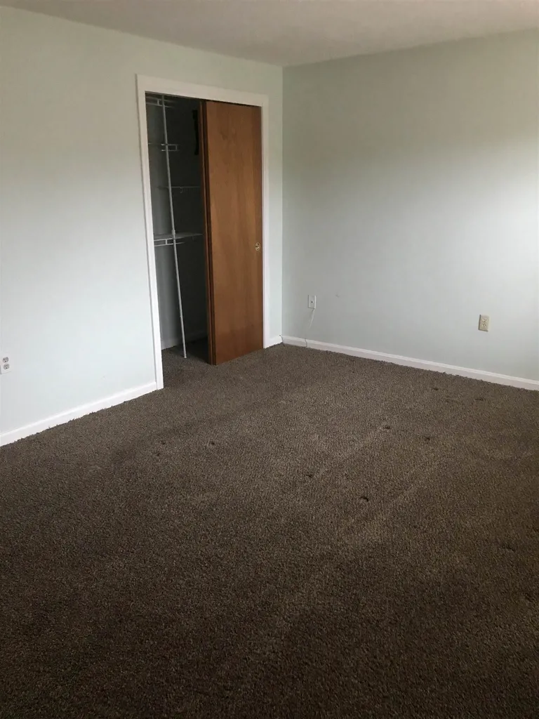 4r Sunnyside Lane Derry NH 03038