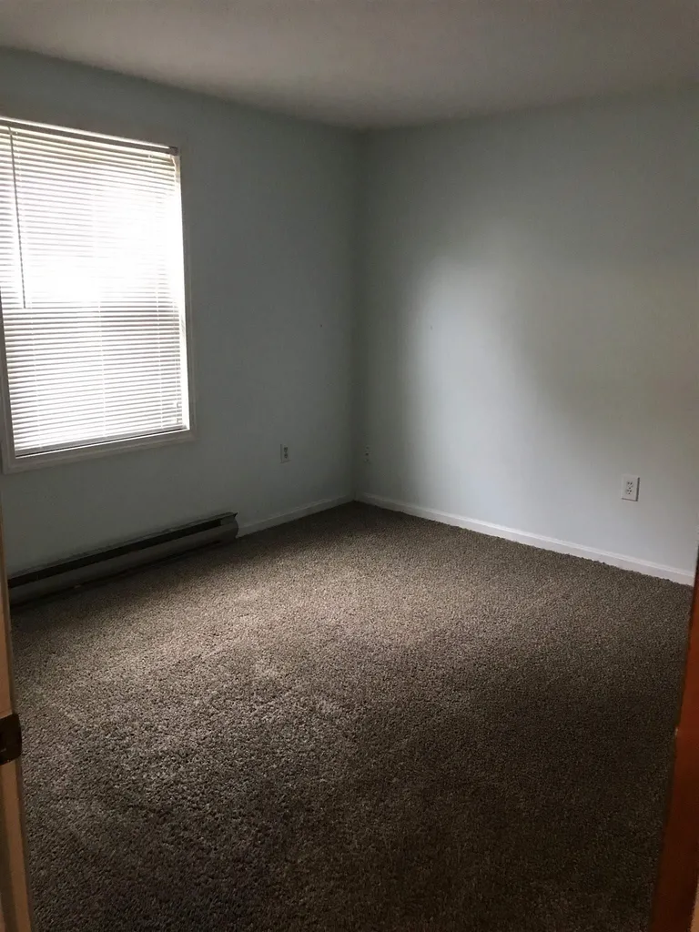 4r Sunnyside Lane Derry NH 03038