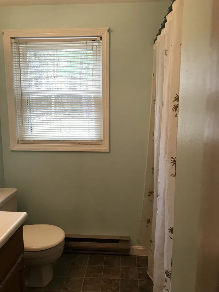 4r Sunnyside Lane Derry NH 03038