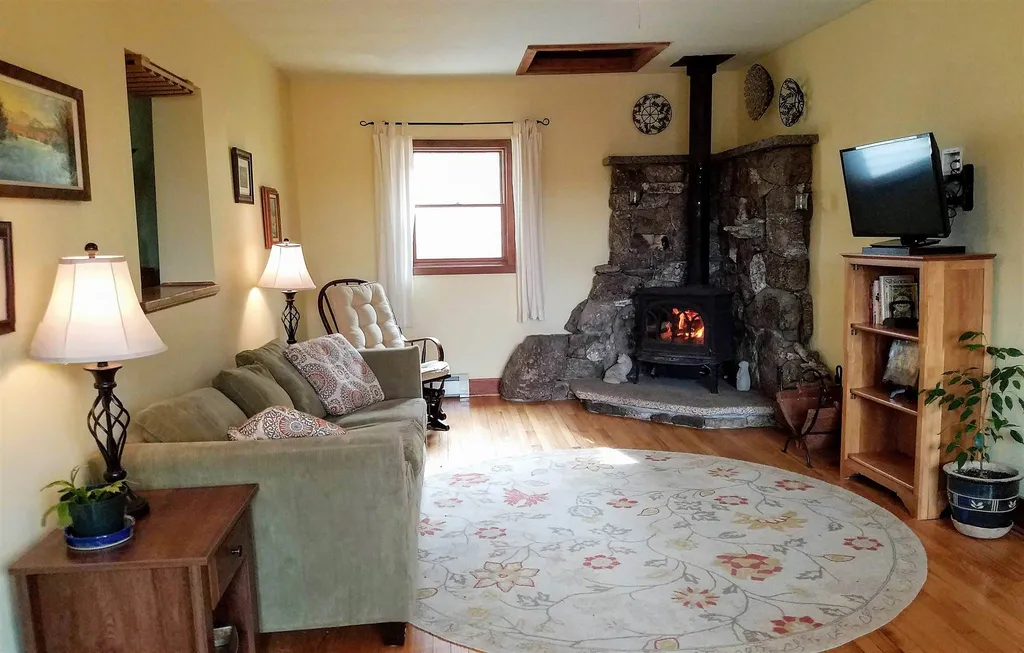 23 Woodman Lane New Hampton NH 03256