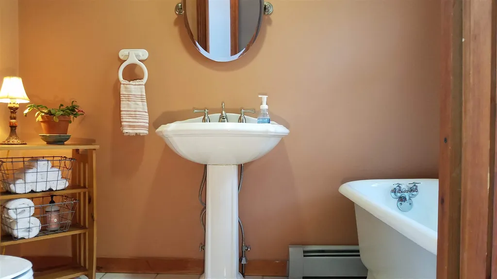 23 Woodman Lane New Hampton NH 03256