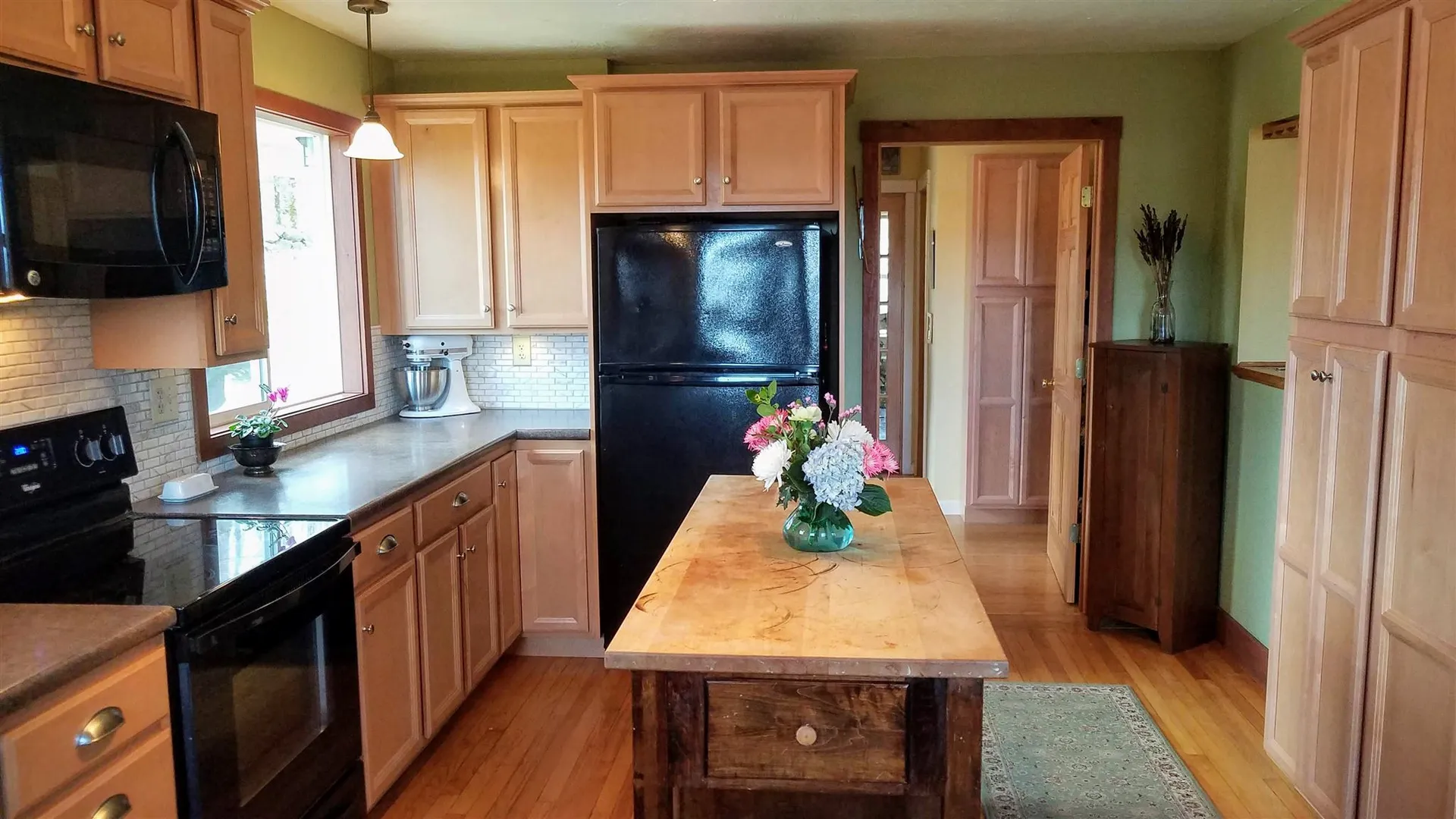 23 Woodman Lane New Hampton NH 03256