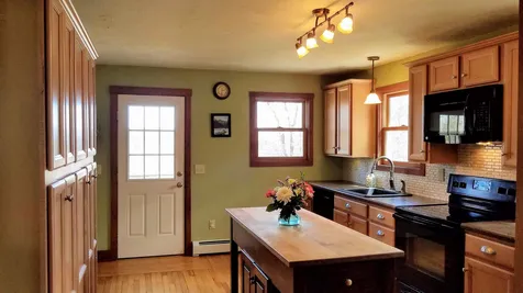 23 Woodman Lane New Hampton NH 03256