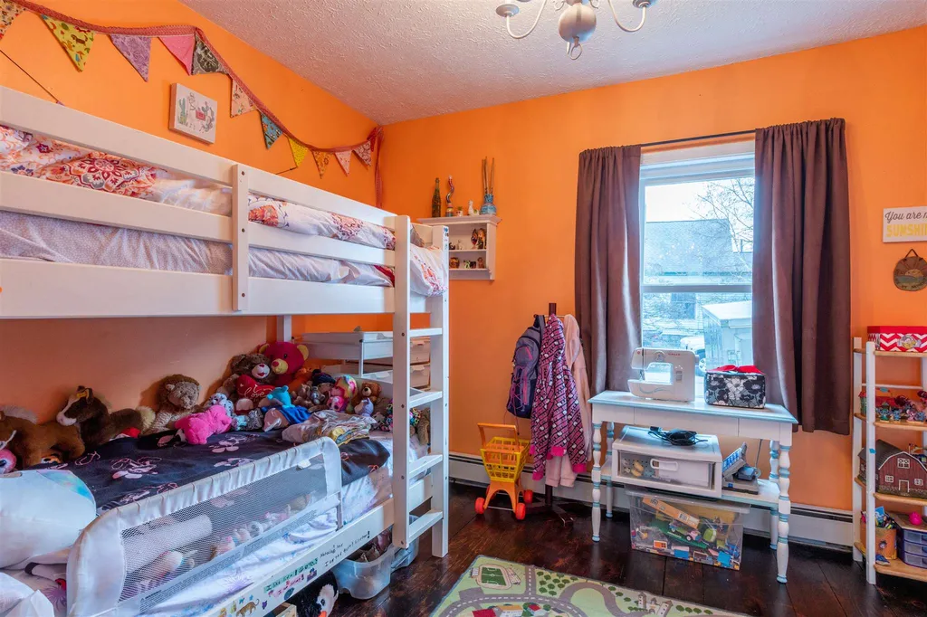 16 Pierce Street Nashua NH 03060