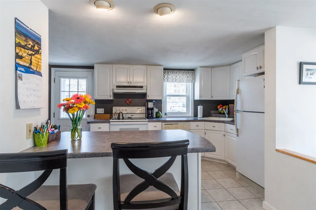 16 Pierce Street Nashua NH 03060