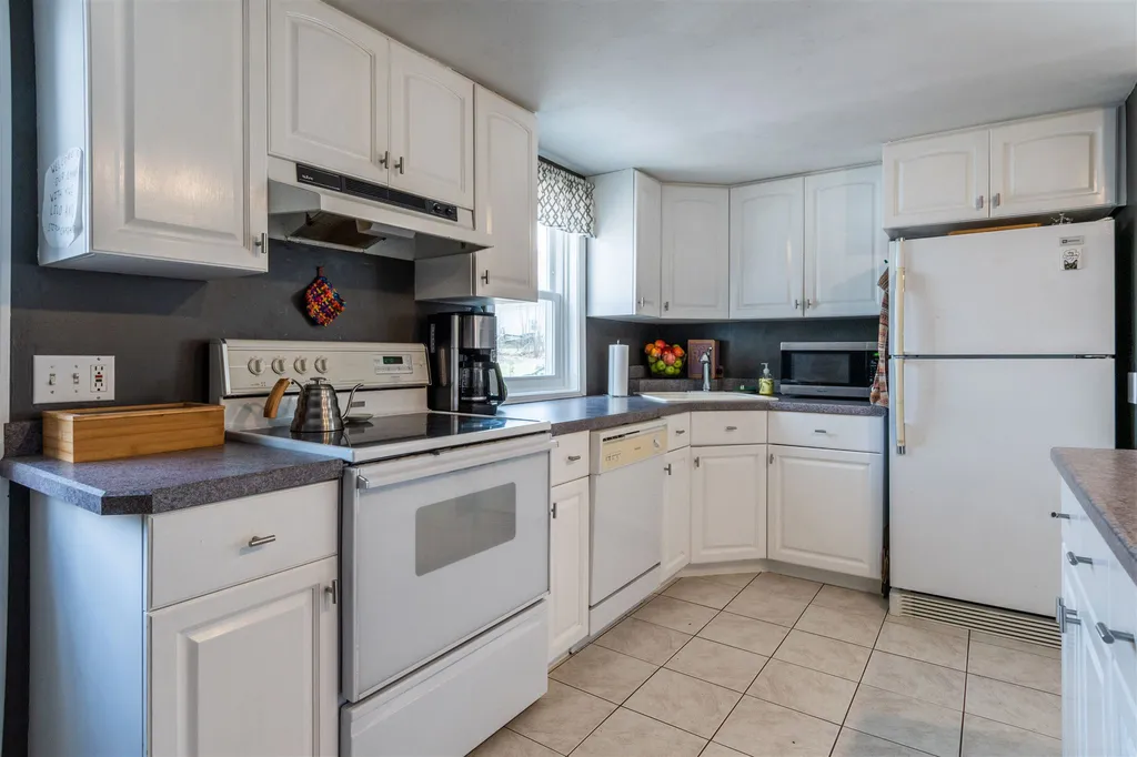 16 Pierce Street Nashua NH 03060