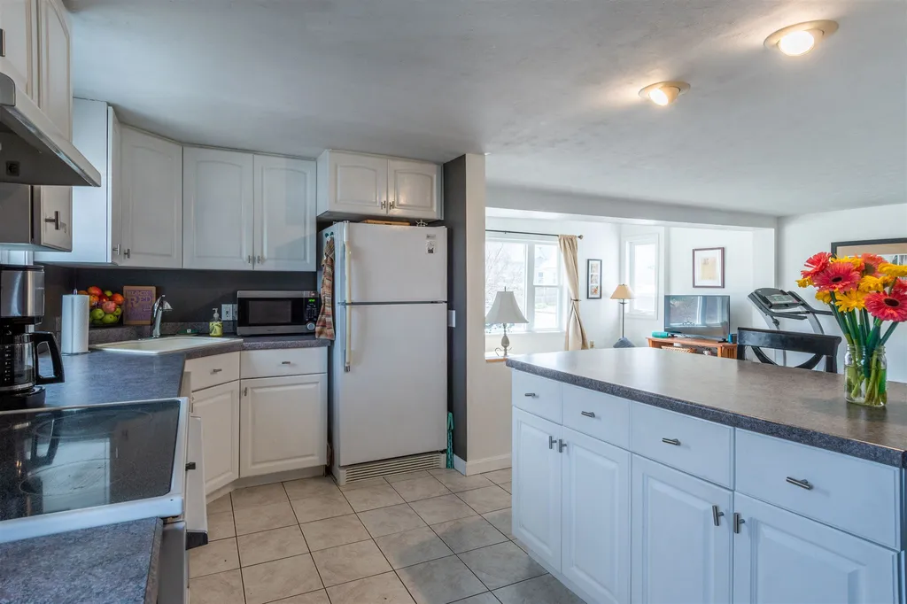 16 Pierce Street Nashua NH 03060