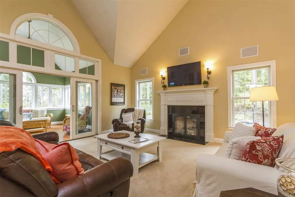 12 Homestead Hill Road Bedford NH 03110