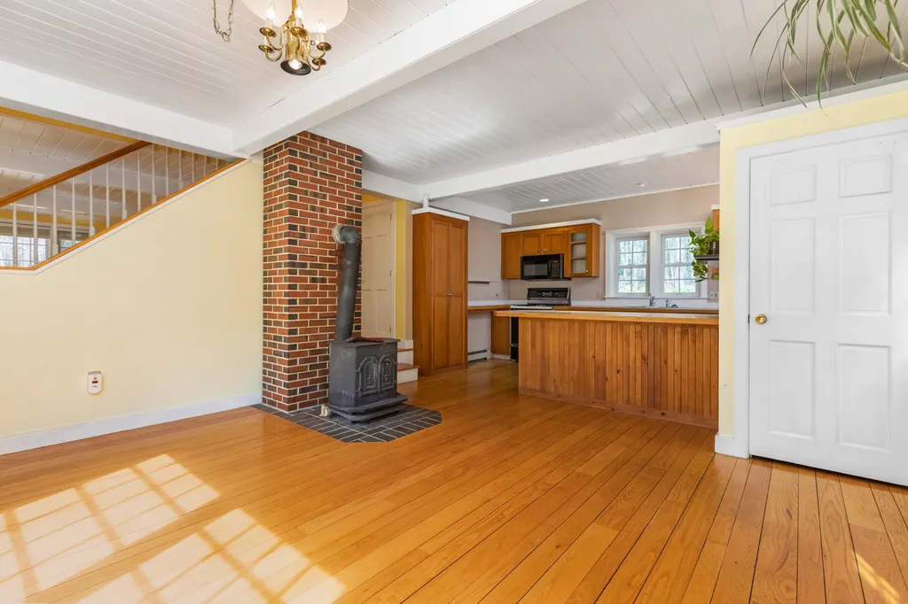 8 Earle Drive Lee NH 03861